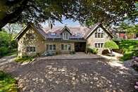 Quem comprar a ex-casa do príncipe Charles deve permitir sua visita esporádica