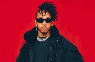 Lewis Hamilton quer passar a assinar o sobrenome de solteira da mãe, Larbalestier