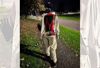 Halloween: fantasia de homem invisível na Escócia "buga" internautas e viraliza no Twitter