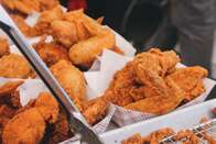 Comer fritura toda semana aumenta o risco de problemas cardíacos, diz estudo