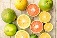 Falta de vitamina C pode causar sangramento gengival, diz estudo