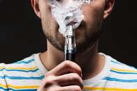 Cigarro eletrônico aumenta risco de impotência em homens, diz estudo