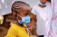 Uso de máscaras por crianças pequenas ajuda a evitar fechamento de creches, diz estudo