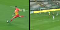 VÍDEO: goleiro do Modena, da Itália, faz um gol incrível e se torna viral na web