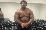 Menino de 14 anos com 1,80 m e que carrega 188 kg de peso impressiona a web