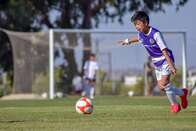 Inglaterra proíbe cabeceio no futebol para crianças menores de 12 anos
