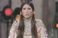 Morre aos 75 anos a atriz Sacheen Littlefeather, que representou Marlon Brando na recusa do Oscar em 1973