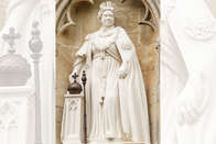 Rei Charles III acaba de inaugurar, em York, a primeira estátua de Elizabeth II desde a morte da rainha